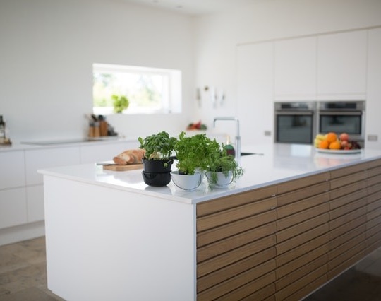 Интерьер кухни без верхних навесных шкафов – идеи дизайна и проектирования #55