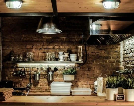 Интерьер кухни без верхних навесных шкафов – идеи дизайна и проектирования #115