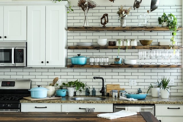 Интерьер кухни без верхних навесных шкафов – идеи дизайна и проектирования #150
