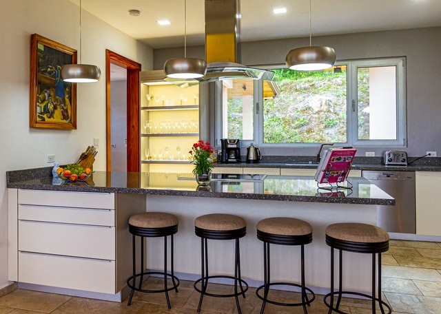 Интерьер кухни без верхних навесных шкафов – идеи дизайна и проектирования #151