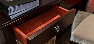 Письменный стол отделка шпон вишни C, серебряное напыление FB.WD.MES.686