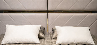 Кровать с решеткой Claire отделка ткань кат. 2, глянцевый эвкалипт, цвет металла золото FB.BD.CR.9