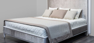 Кровать с решеткой отделка белый глянцевый лак, ткань серебристо серый велюр FB.BD.RIM.728
