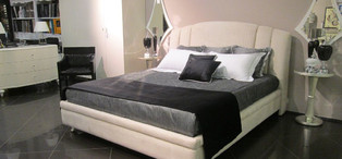 Кровать с решеткой отделка жемчужный белый лак, ткань BNSL77723-01 FB.BD.RIM.172