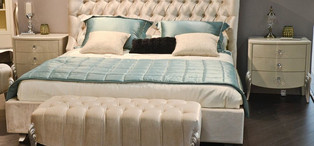 Кровать с решеткой отделка серебряное напыление B, ткань светло-бежевый велюр FB.BD.RM.675