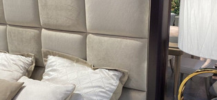 Кровать с решеткой отделка шпон вишни C, серебро C-L, ткань Finca 43a FB.BD.MES.664