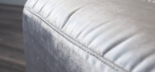 Пуфик отделка белый глянцевый лак, ткань серебристо серый велюр FB.ST.RIM.732