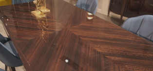 Обеденный стол Jackie отделка глянцевый эвкалипт Mocha, цвет металла латунь FB.DT.JK.8